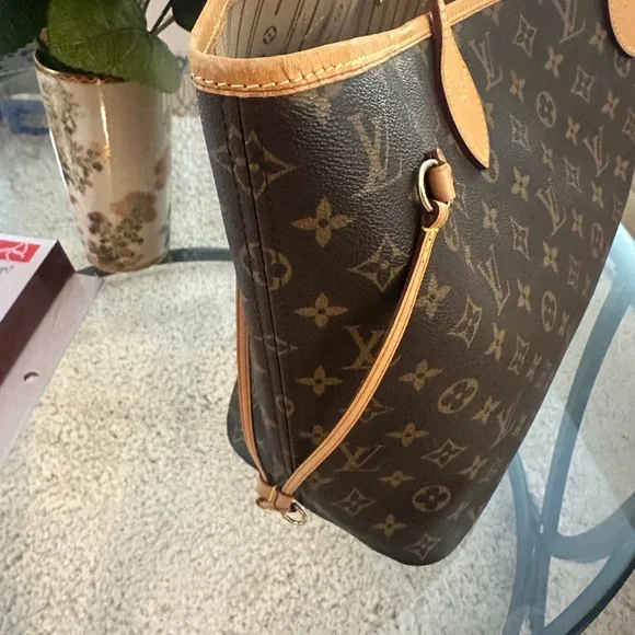 ❌SOLD❌AUTHENTIC Louis Vuitton Monogram Canvas with Gold Hardware - Picture 6 of 16